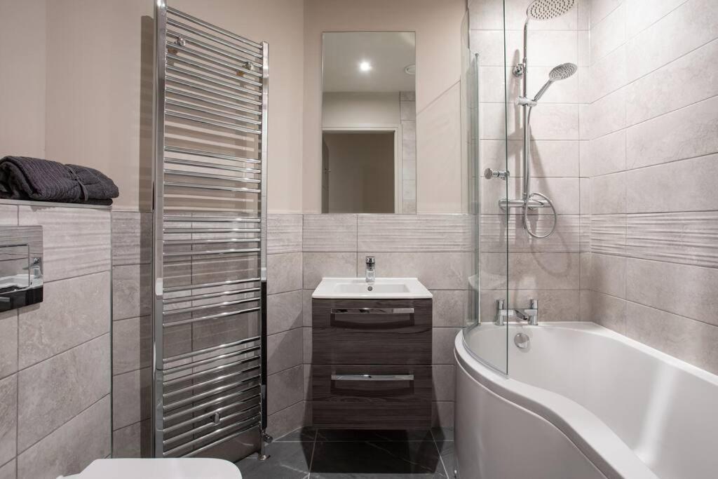 Modern 2Br With Balcony Next To The City Airport Bhd - Free Parking 贝尔法斯特 外观 照片