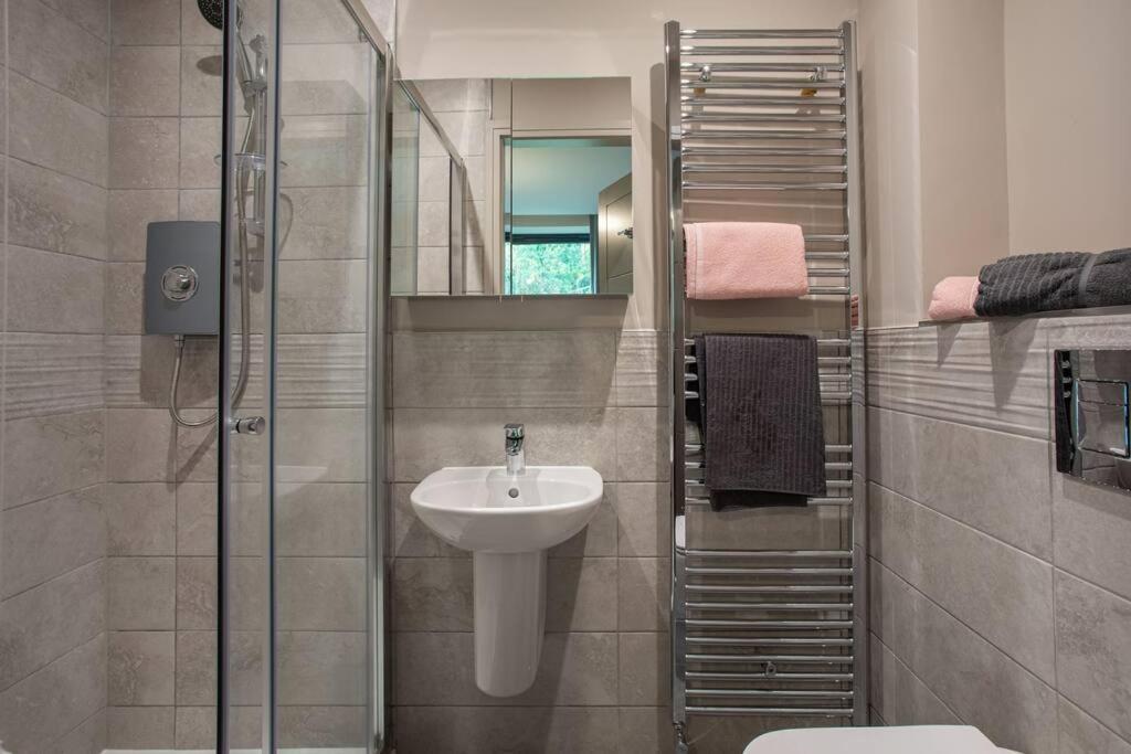 Modern 2Br With Balcony Next To The City Airport Bhd - Free Parking 贝尔法斯特 外观 照片